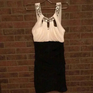 GUC DEB DESIGN WOMENS SZ SMALL EVENING FORMAL DRESS. BLACK CREAM TOP BEADED